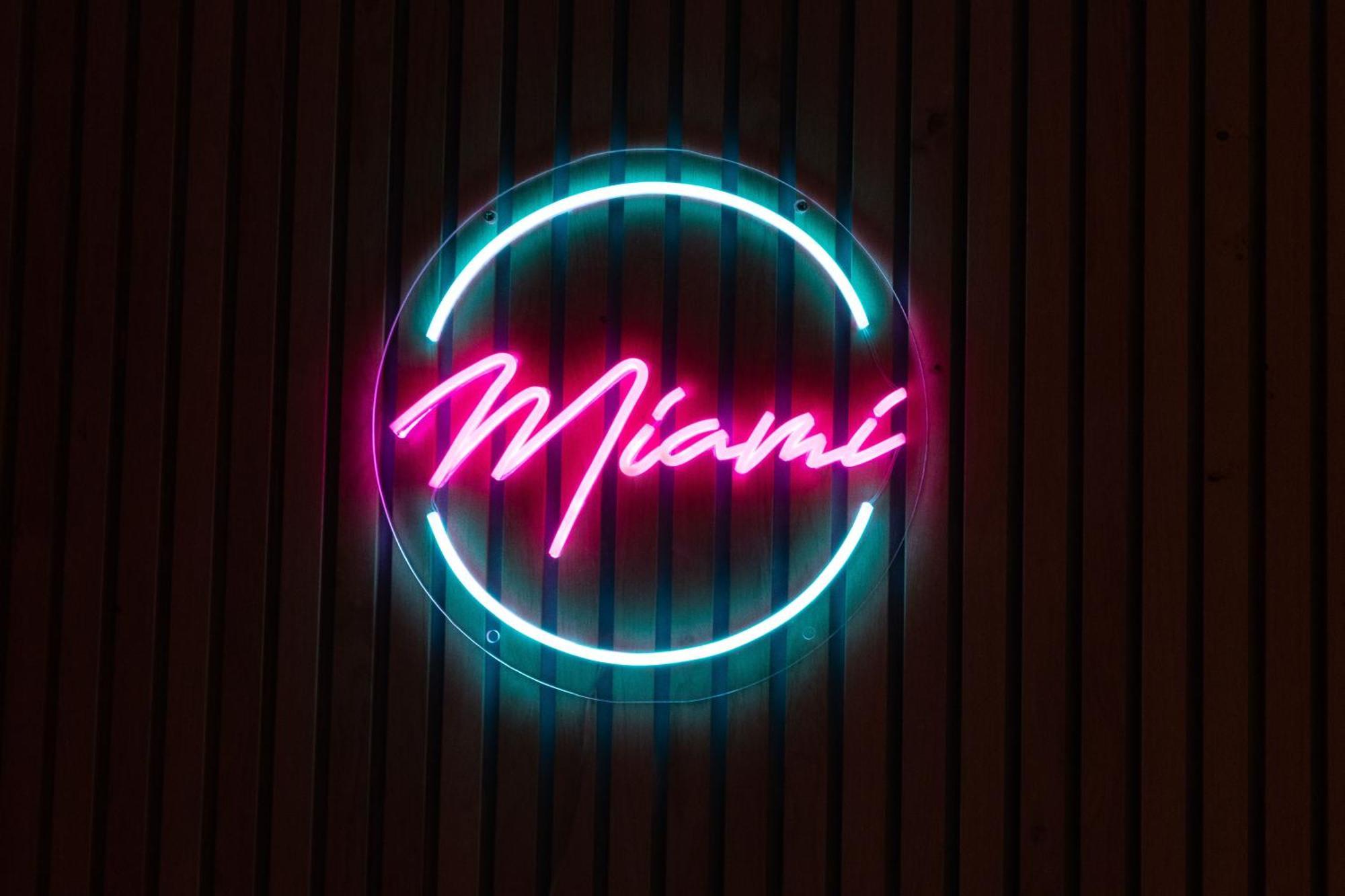 Cabana & Miami 70'S - Proche Parking Et Epicerie Mâcon Esterno foto